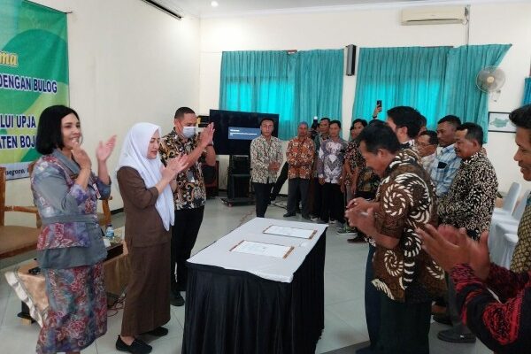 Bupati Dorong Tingkatkan Kualitas Gapoktan Bojonegoro dan Bulog Teken MoU