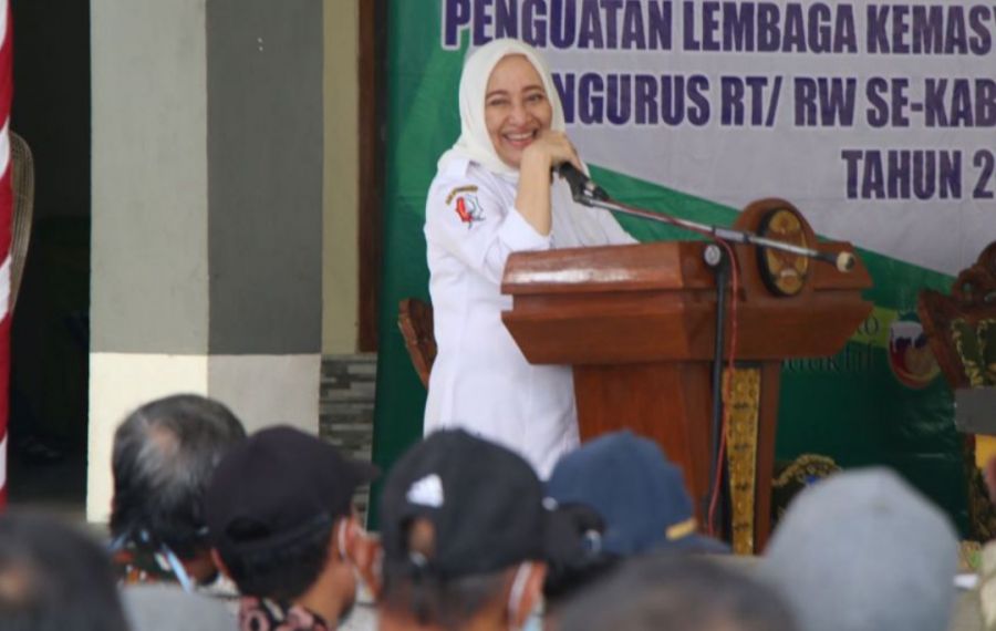 Bupati Hadiri Pembinaan dan Peningkatan Kapasitas Penguatan RT RW. 