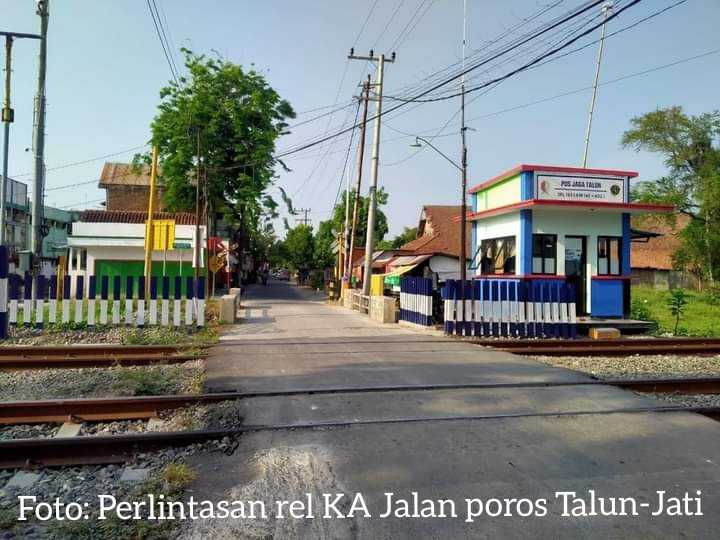 Bupati Perempuan Pertama Anna Mu’awanah Gencar Lakukan Perbaikan Jalan.