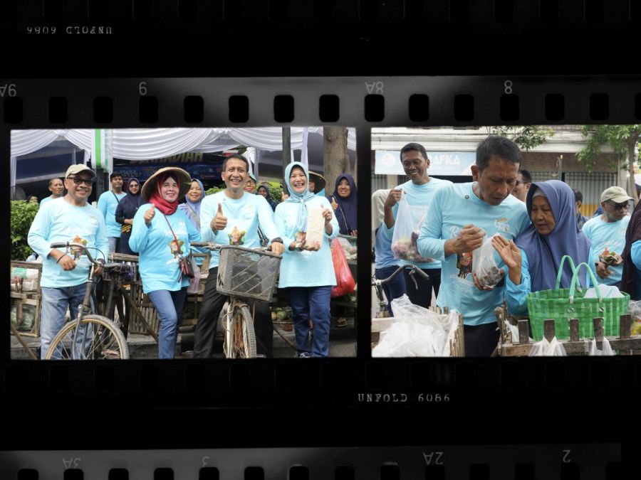 Bupati Setyo Wahono dan Wakil Bupati Nurul Azizah Borong Sayur Mayur Penjual Rengkek