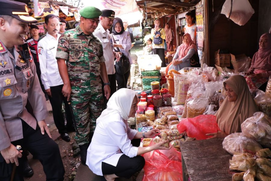 Bupati Sidak Swalayan, Pastikan Stok Aman Jelang Hari Raya