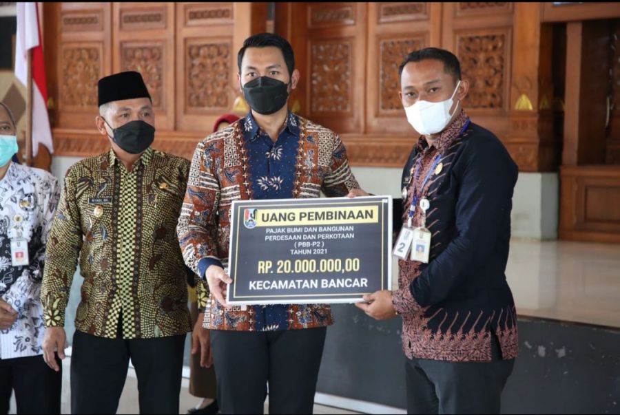 Bupati Tuban Terima Penghargaan Implementasi Program Smart City