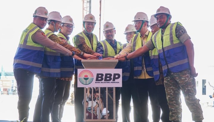 Bupati Yani Hadiri Groundbreaking Nitrate Complex
