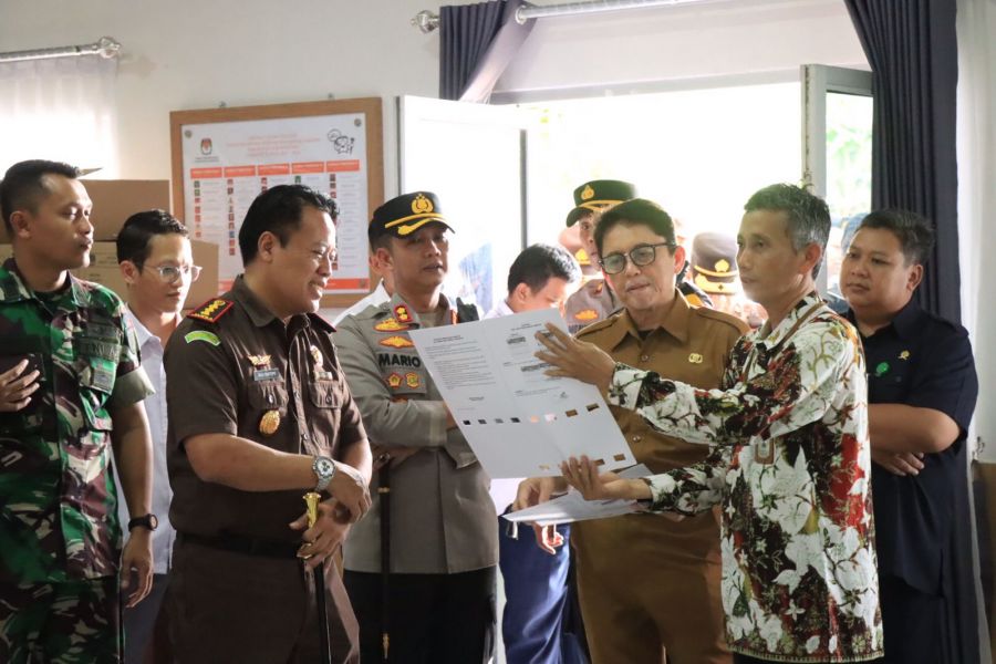 Cek Kesiapan Logistik Pemilu, PJ Bupati Bersama Forkopimda Bojonegoro Kunjungi Kantor dan Gudang KPU