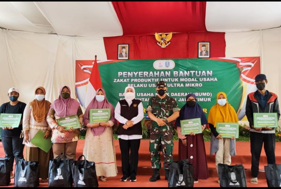 Dandim 0813 Bojonegoro dampingi Gubernur Jatim Laksanakan Operasi Pasar Murah dan Penyerahan Bantuan