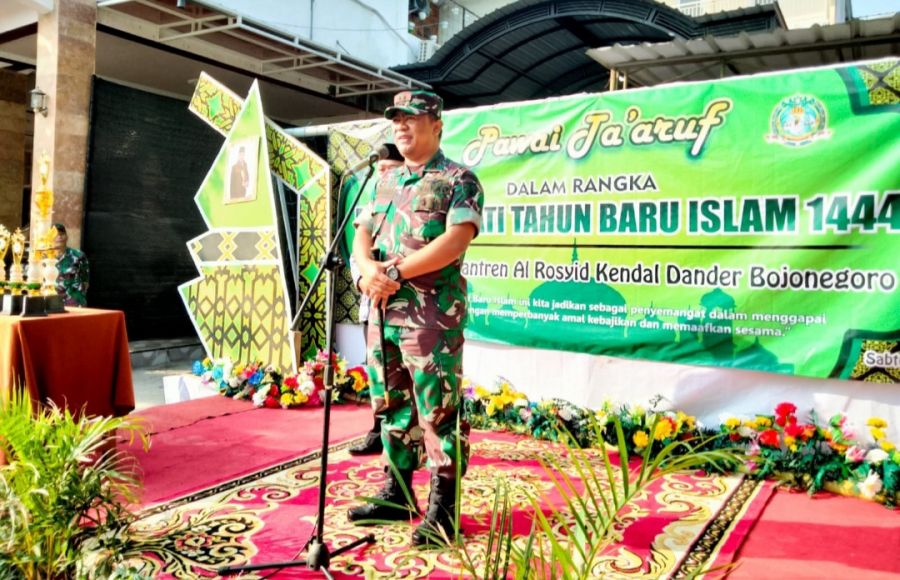 Dandim Bojonegoro Berangkatkan Ribuan Peserta Pawai Ta'aruf Santri Ponpes Al-Rosyid