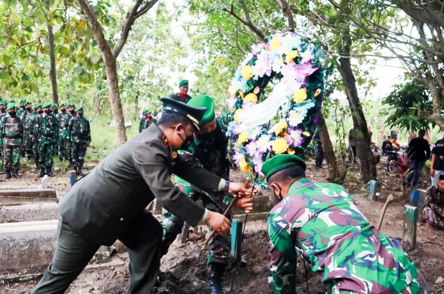 Dandim Bojonegoro : Tunai Sudah Janji Bhakti Pimpin Upacara Pemakaman Jenazah Anggota TNI