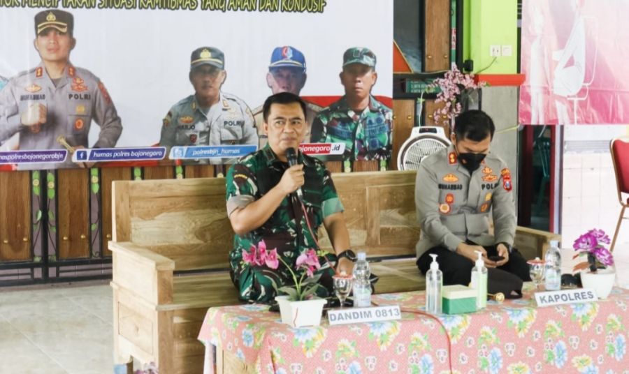 Dandim dan Kapolres Bojonegoro Belanja Masalah Melalui Cangkrukan Kamtibmas