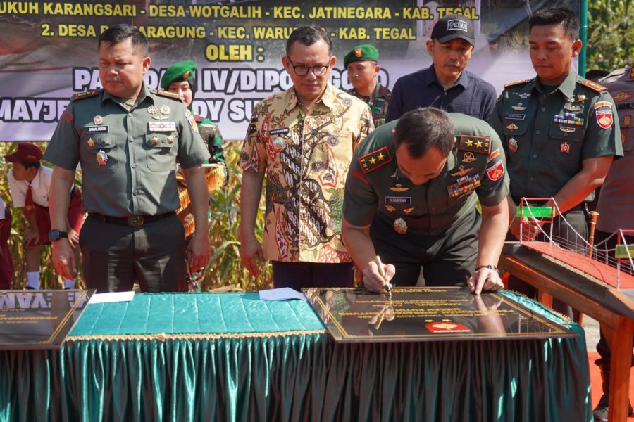 Danrem 071 Wijayakusuma Dampingi Pangdam IV/Diponegoro Resmikan jembatan Gantung Merah Putih