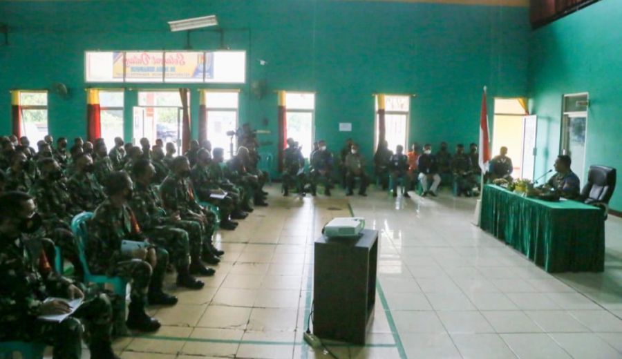 Danrem 071/Wijayakusuma Berikan Jam Kepada Peserta Latihan Penyelenggara dan Pelaku Latgul Bencal