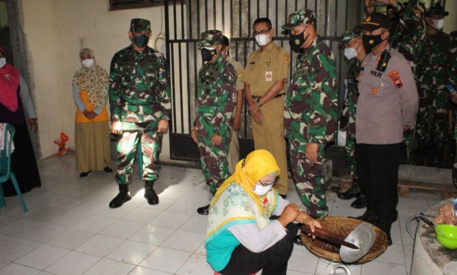 Danrem 074/WRT Tinjau Pelaksanaan TMMD Reg 112 Kodim 0726/Sukoharjo di Desa Majasto