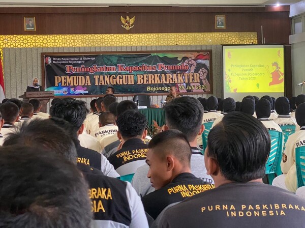 Dengan Disiplin & Kerja Keras untuk Bisa Berkompetisi, Ini Pesan Perempuan Nomor Satu di Bojonegoro