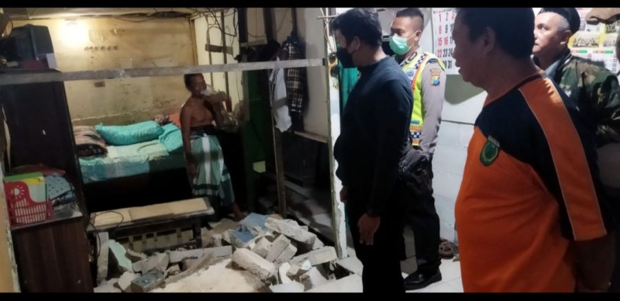 Hujan Deras dan Intensitas Tinggi, Petugas Gabungan Tinjau Rumah Warga yang Ambles dan Longsor
