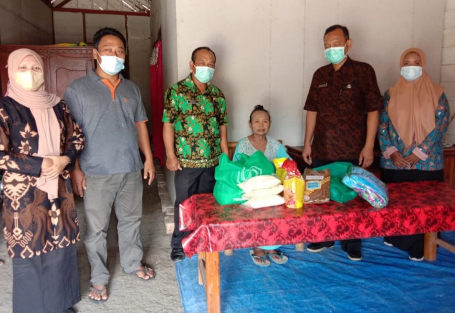Dinsos Kabupaten Bojonegoro, Sambangi Rumah Bu Puah