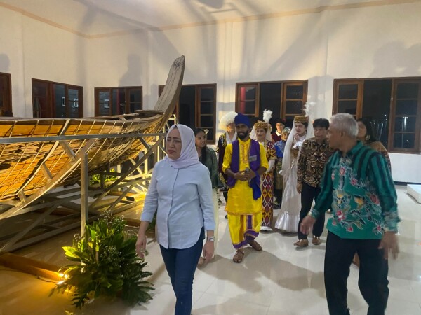 Disbudpar Kenalkan Destinasi Perahu Kayu Kuno ke Delegasi 4 Negara B-TIFF di Galeri Bengawan Solo