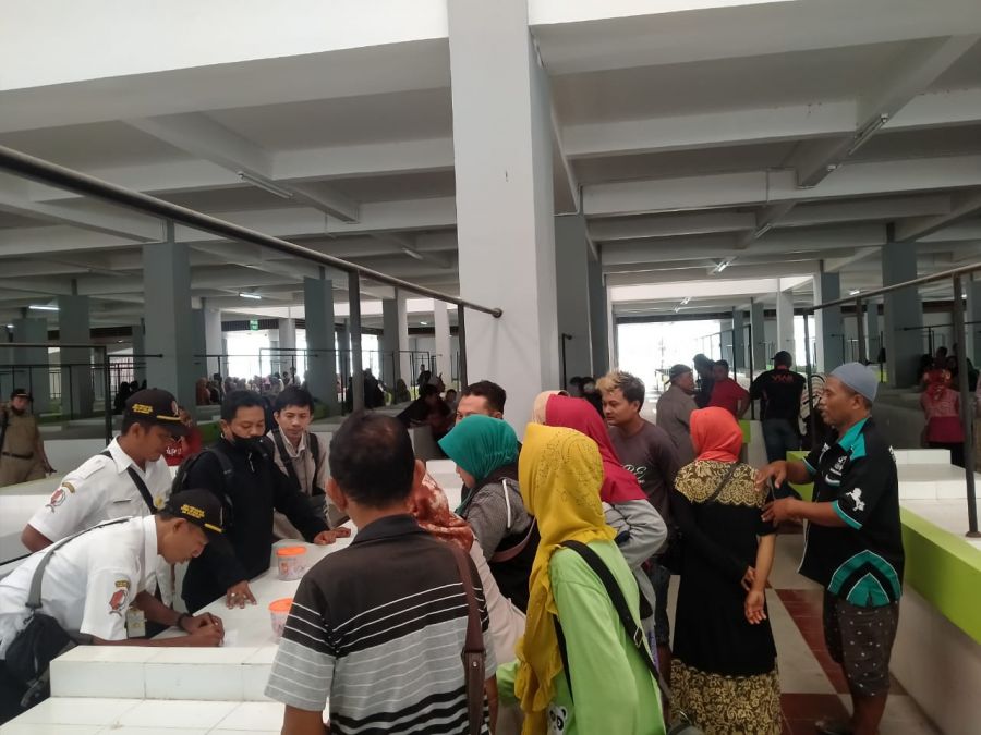 Disdagkop UM Bojonegoro Lakukan Undian Tempat Pedagang Lesehan Di Pasar Wisata