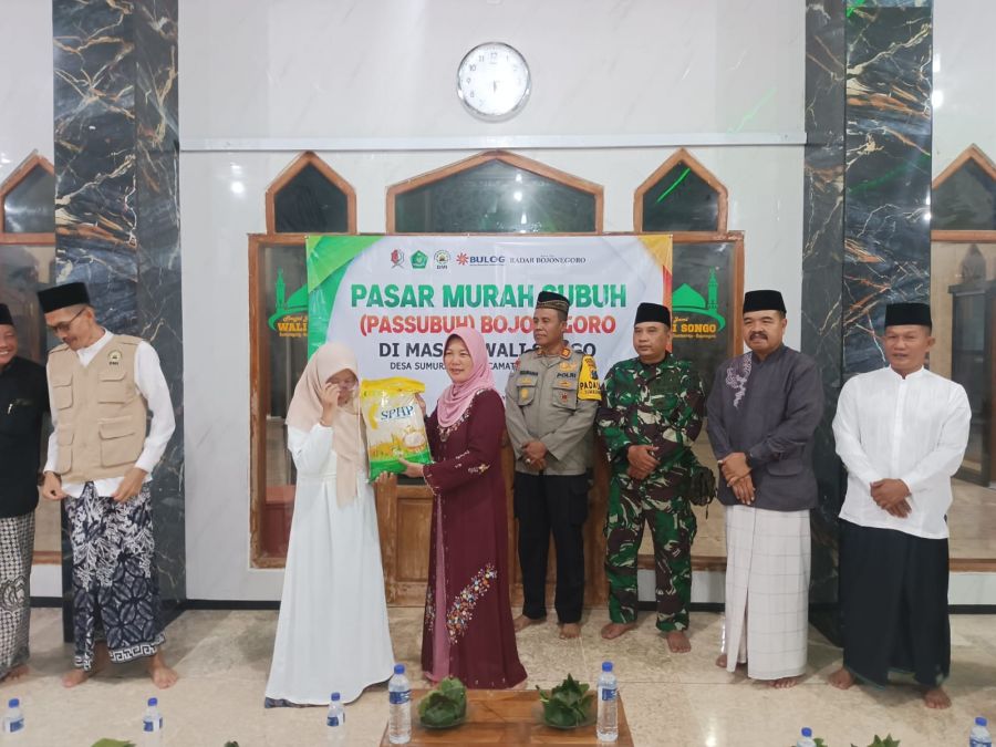 DMI dan BKMM Adakan Pasar Murah di Sumuragung, Polsek Sumberrejo Laksanakan Pengamanan