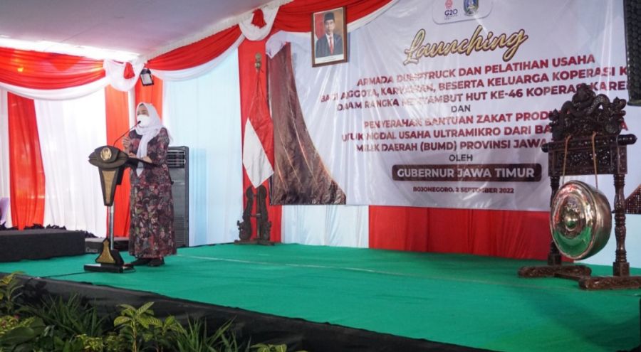 Dorong Penguatan Ekonomi Warga, Bupati Bojonegoro Dampingi Gubernur Jatim di HUT Ke46 Koperasi Kareb
