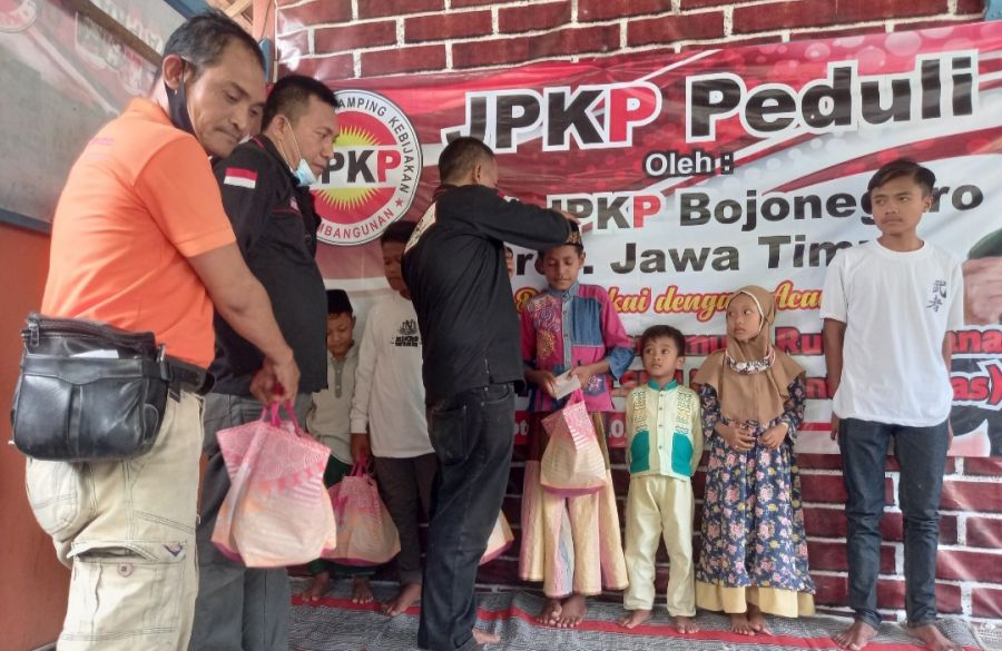 DPD JPKP Kabupaten Bojonegoro Beri Santunan ke Anak Yatim 