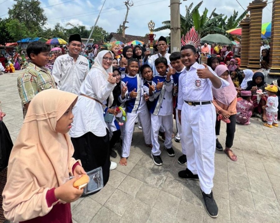 DPR RI Farida Hidayati Apresiasi dan Hadiri Jalan Santai (PAC) Muslimat NU Temayang