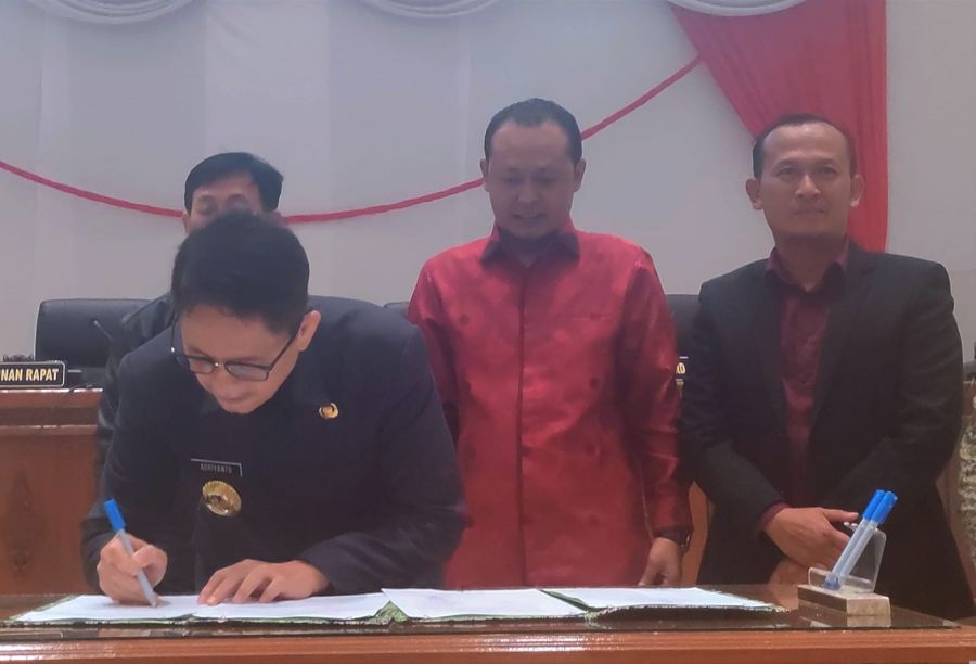 DPRD Bojonegoro Gelar Rapat Paripurna Penetapan Raperda Tentang P APBD Tahun Anggaran 2023