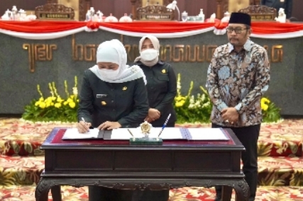 DPRD dan Pemprov Jatim Sahkan Dua Raperda