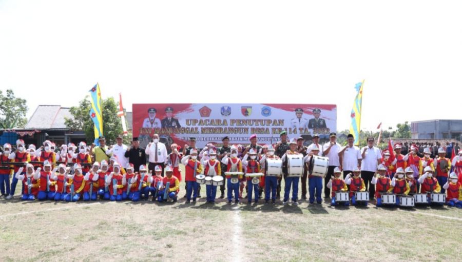 Drum Band siswa Siswi Ikut Meriahkan Penutupan TMMD 114 Kodim 0812 Lamongan
