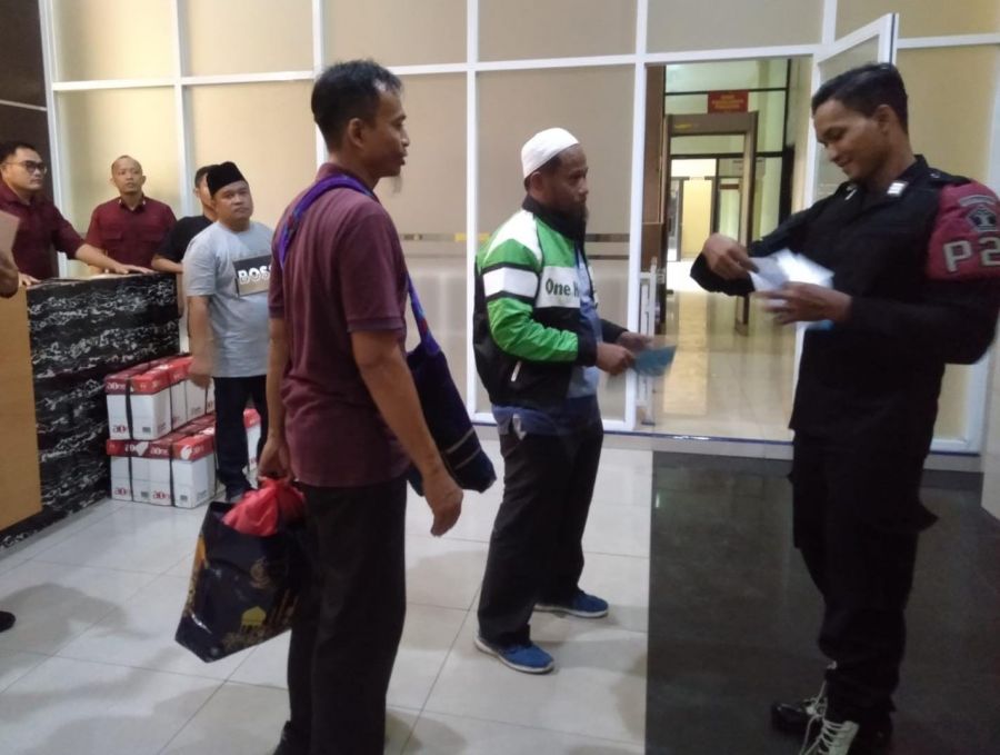 Dua orang Napiter Lapas Surabaya Jalani Pembebasan Bersyarat