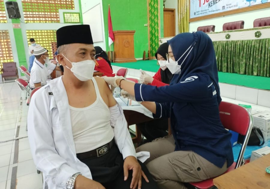 Dukung Program 1 Juta Vaksinasi,  Polres Bersama Kemenag Bojonegoro Gelar Vaksinasi