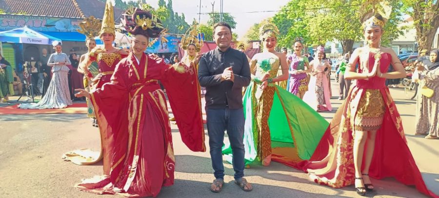 Fashion Street Redcarpet CFD Bojonegoro Chandra Paes Art Pamerkan 14 Karya Busananya