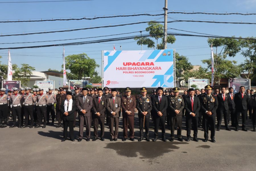 Forkopimda Hadiri Upacara Hari Bhayangkara ke-79 di Polres Bojonegoro