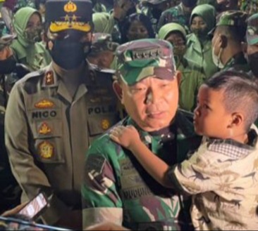Forkopimda Jatim Dampingi Kasad Takziah di Rumah Korban Penyerangan KKB