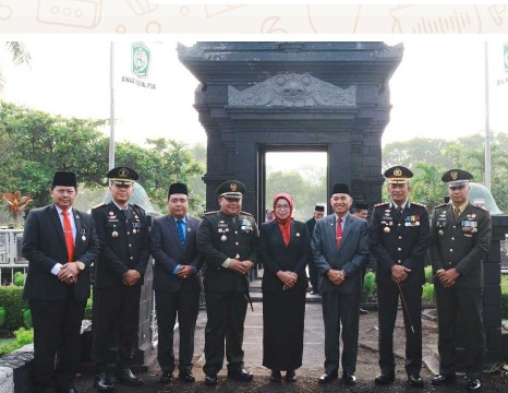 Forkopimda Kabupatrn Lumajang Laksanakan Upacara Ziarah ke Taman Makam Pahlawan (TMP)