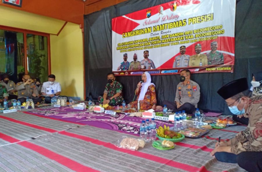 Gayeng Bersama Bupati Bojonegoro dan Forkopimda Hadiri Cangkrukan Kamtibmas Presisi di Kedewan