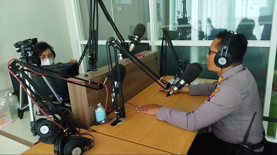 Genjot Vaksinasi di Bojonegoro, Kasat Samapta Woro-Woro Melalui Radio