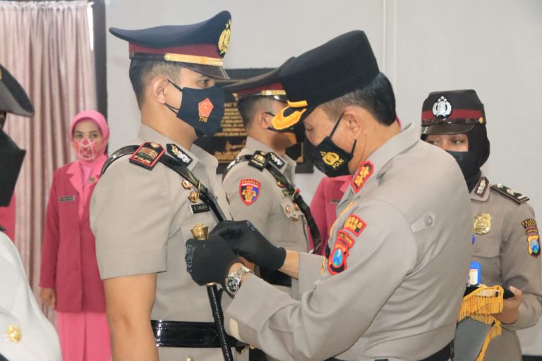 Gerbong Mutasi Kembali Bergulir, Kapolres Tuban Pimpin Sertijab Wakapolres, Kabag SDM Serta Kasatres