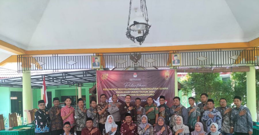 Giat Kapolsek Purwosari Telah Menghadiri Acara Pelantikan Pengambilan Sumpah KPPS Pemilu 2024