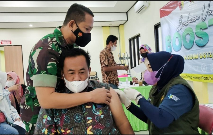 Guna Tingkatkan Herd Immunity Kodim 0813 Bojonegoro Menggelar Serbuan Vaksinasi Dosis Ketiga