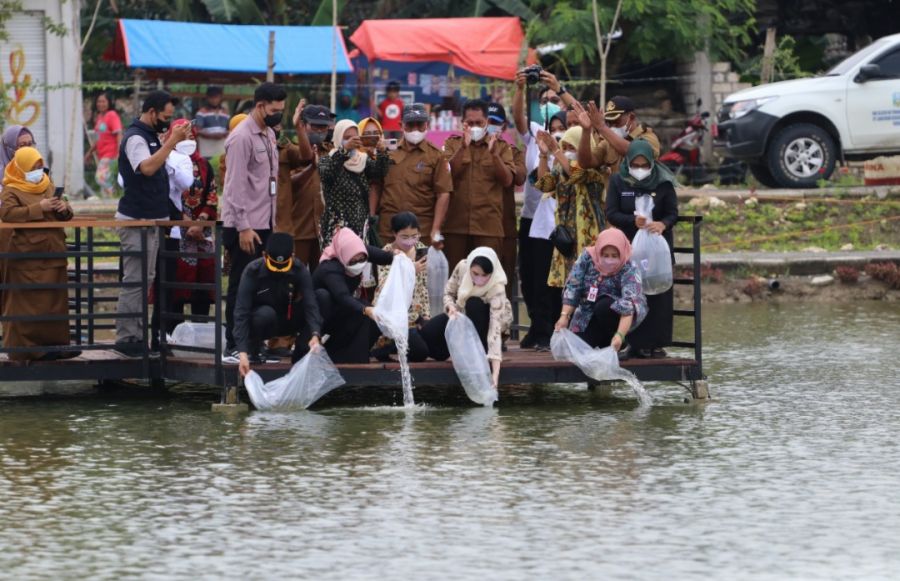 Hadir di Bojonegoro, Ketua Forikan Jatim Arumi Bachsin Kampanyekan Gemarikan 