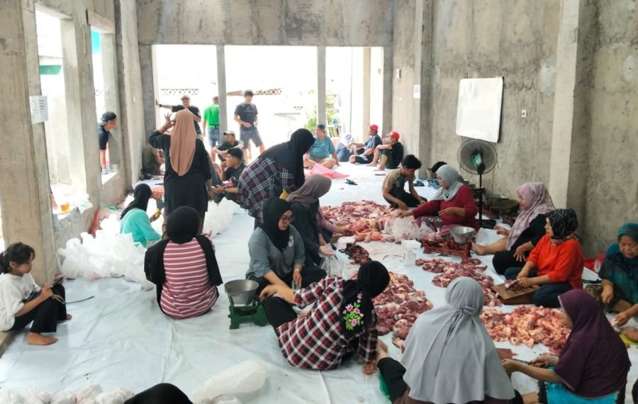 Hangatnya Gotong Royong Idul Adha di MDI Sapen