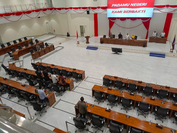 Hanya 8 Anggota yang Hadir,Rapat Paripurna DPRD Bojonegoro Gagal 