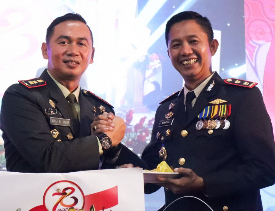 Hari Bhayangkara ke- 78, Dandim 0813 Bojonegoro Beri Surprise dan Ucapan Selamat