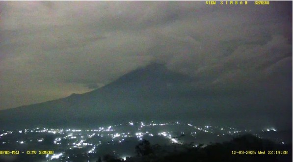Hari hati Gunung Semeru Alami Erupsi Kembali