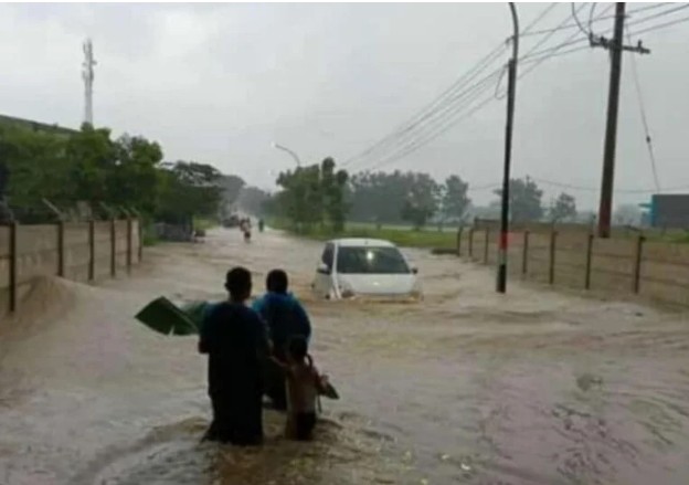 Hujan Deras Wringinanom Gresik Banjir Lagi