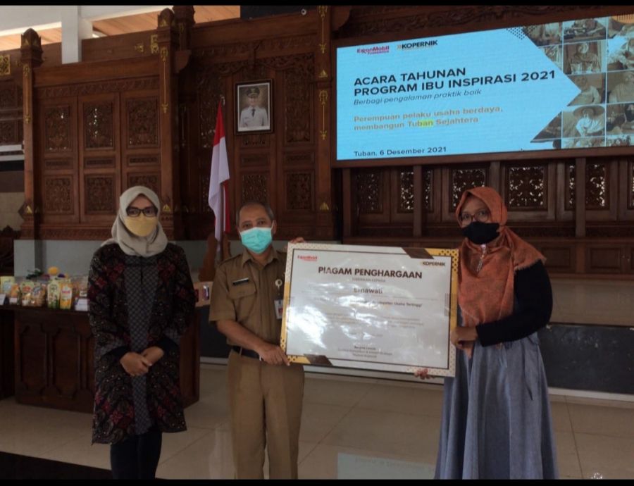 Ibu Inspirasi Terima Penghargaan Dari Sekda Tuban Bersama Kopernik dan EMCL