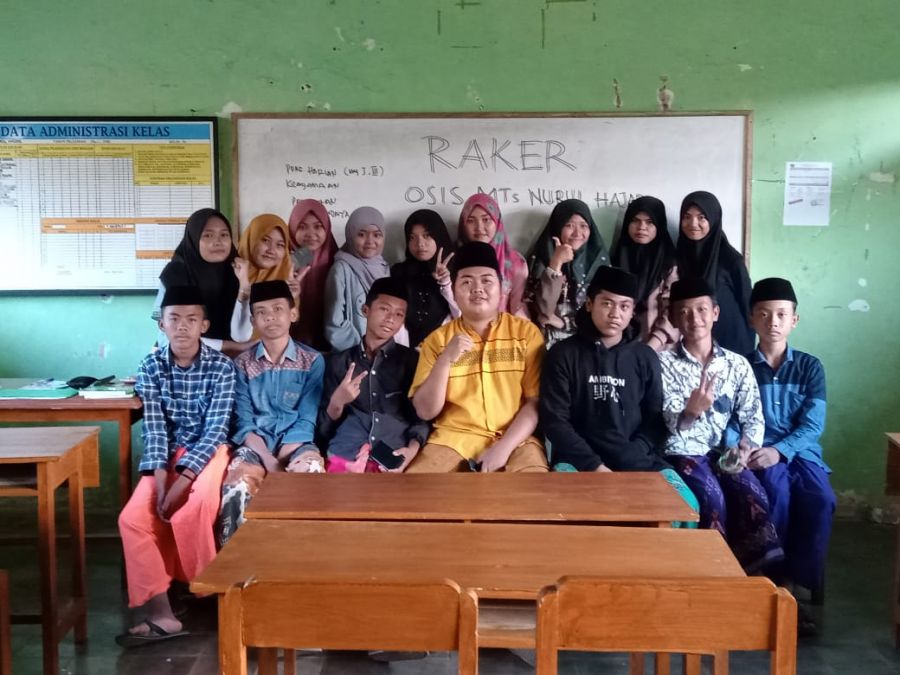 Iktiar Mewujudkan Kredibilitas Organisasi, OSIS MTs Nurul Hajar Gelar RAKER