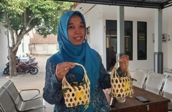 Inovatif, Warga Gapluk-Purwosari Kreasikan Anyaman Bambu untuk Tempat Telur Gayatri