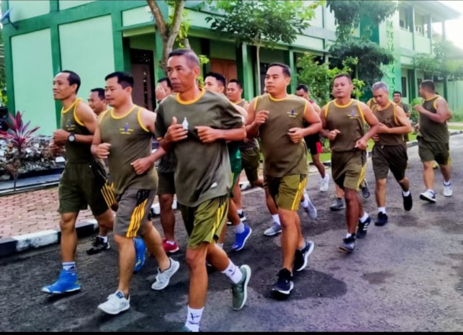 Jaga Kebugaran Tubuh, Prajurit Kodim 0813 Bojonegoro Binsik Lari Pagi
