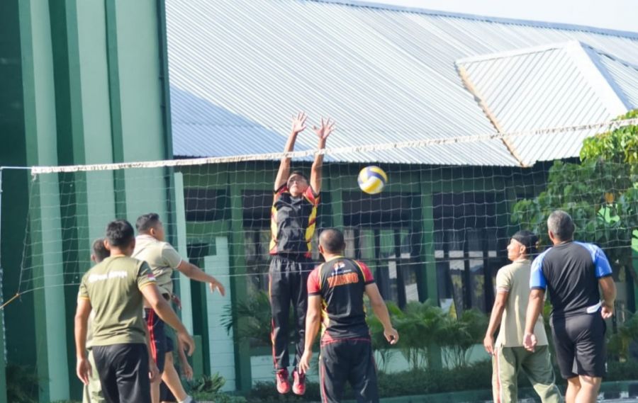 Jaga Kekompakan, TNI - Polri di Bojonegoro Olahraga Bareng