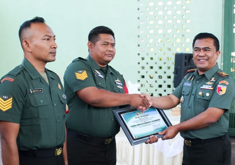 Jam Komandan, Dandim 0813 Bojonegoro Berikan Penghargaan Babinsa Berprestasi